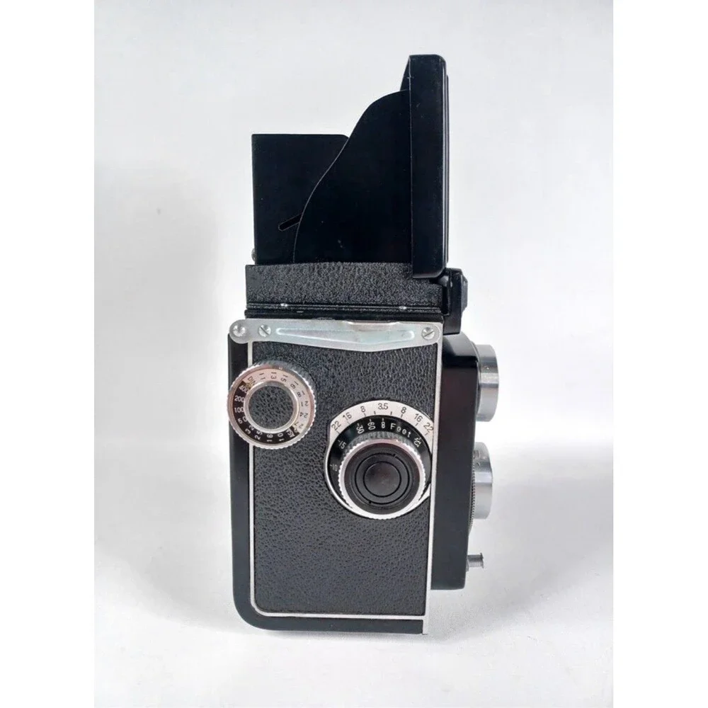 Yashica-A Twin Lens Reflex Medium Format Film Camera w/80mm f3.5 Lens-Nice